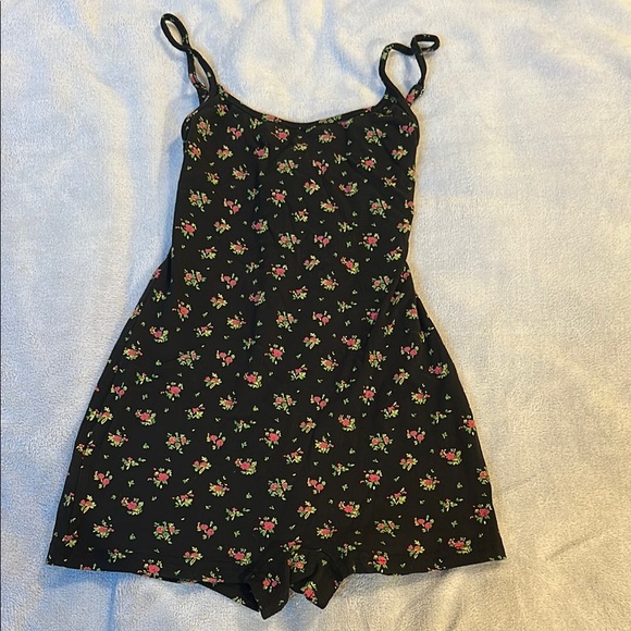 Floral Black Women's Backless Romper - Picture 4 of 8